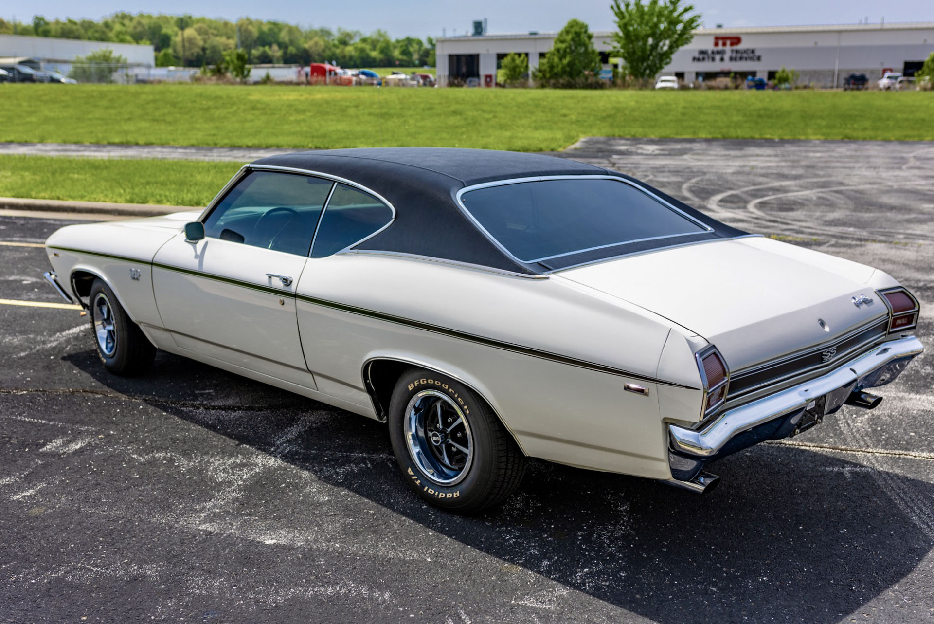 Kyosho 1969 CHEVY CHEVELLE Brushless W/ 11.1V Battery