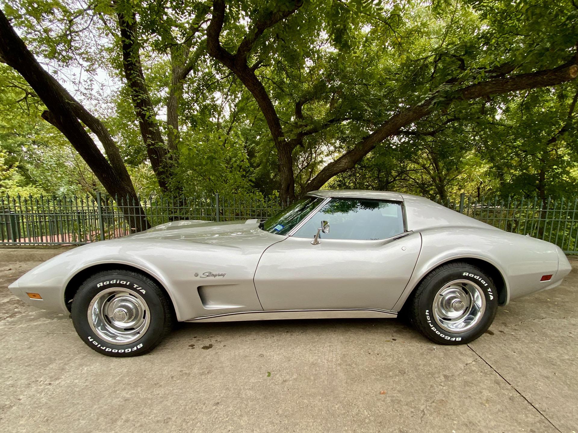 自動車 MIRA Solido Chevrolet Corvette coupe 自動車 MIRA Solido Chevrolet Corvette coupe Solido 1/18