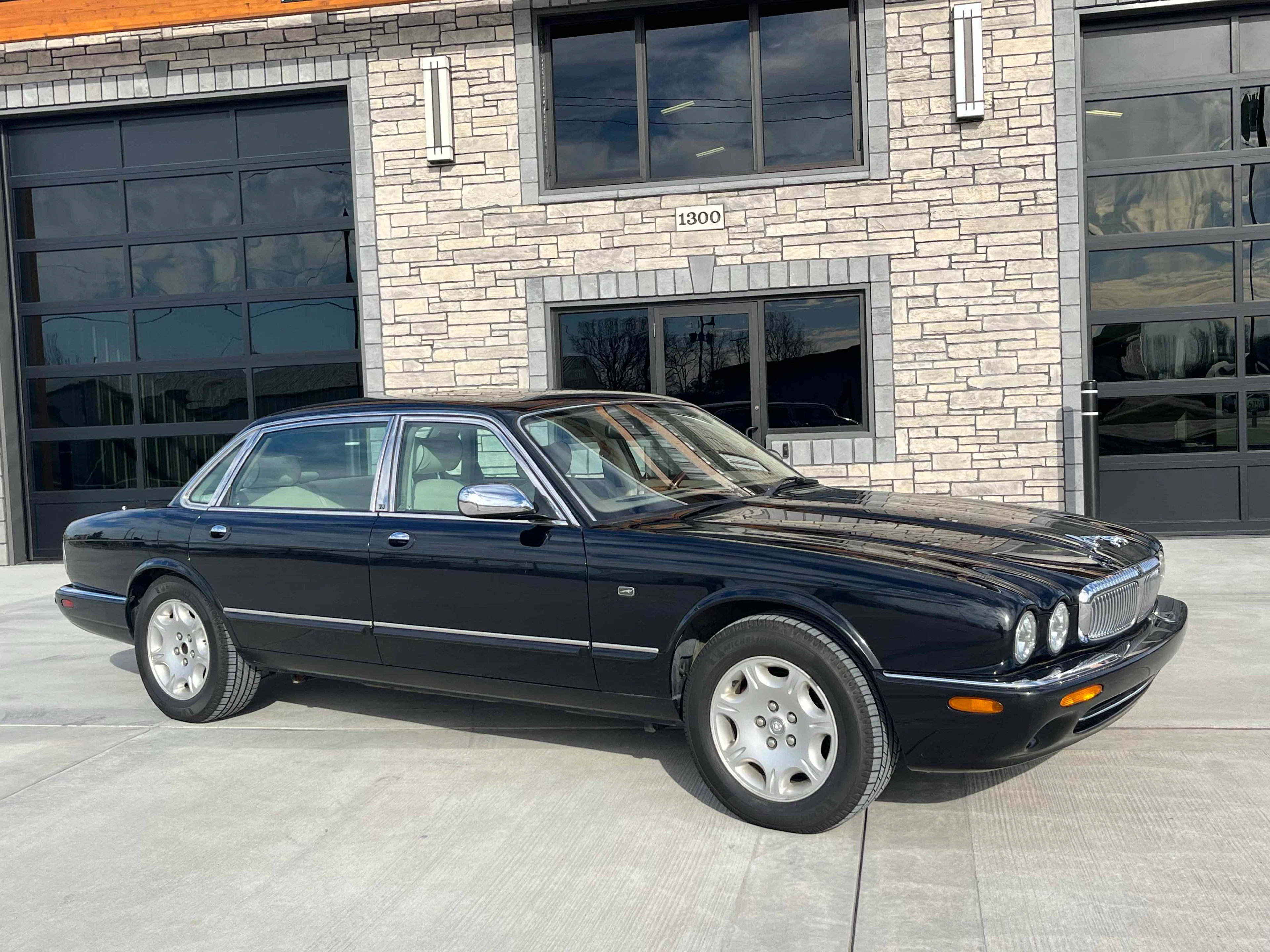 2003 Jaguar XJ8 Vanden Plas