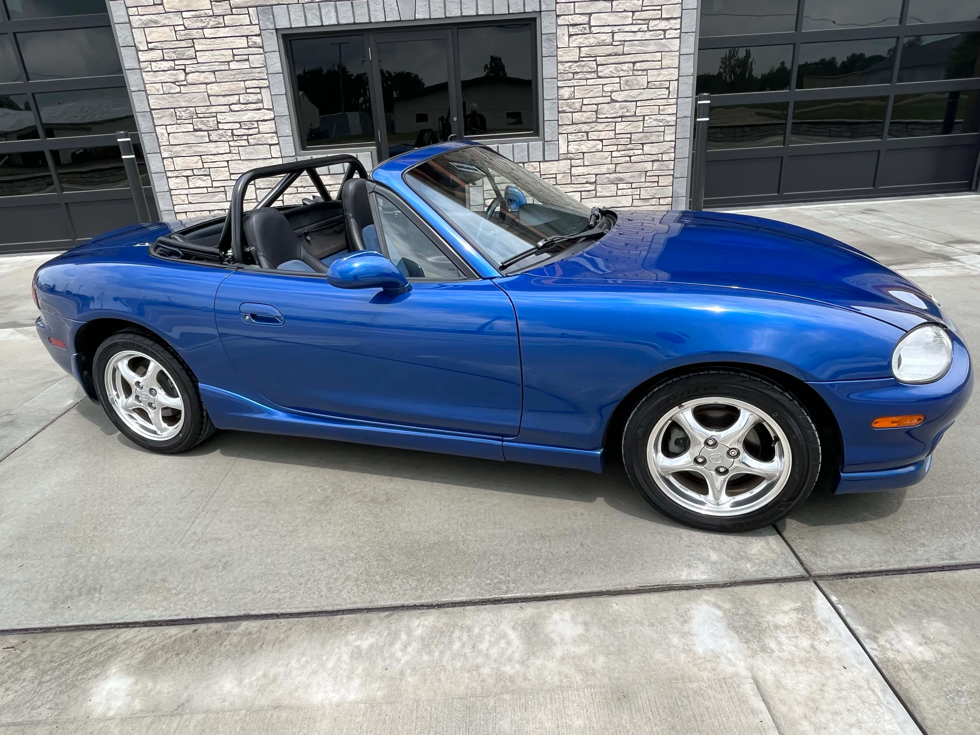 1999 Mazda MX-5 Miata 10th Anniversary Six-Speed