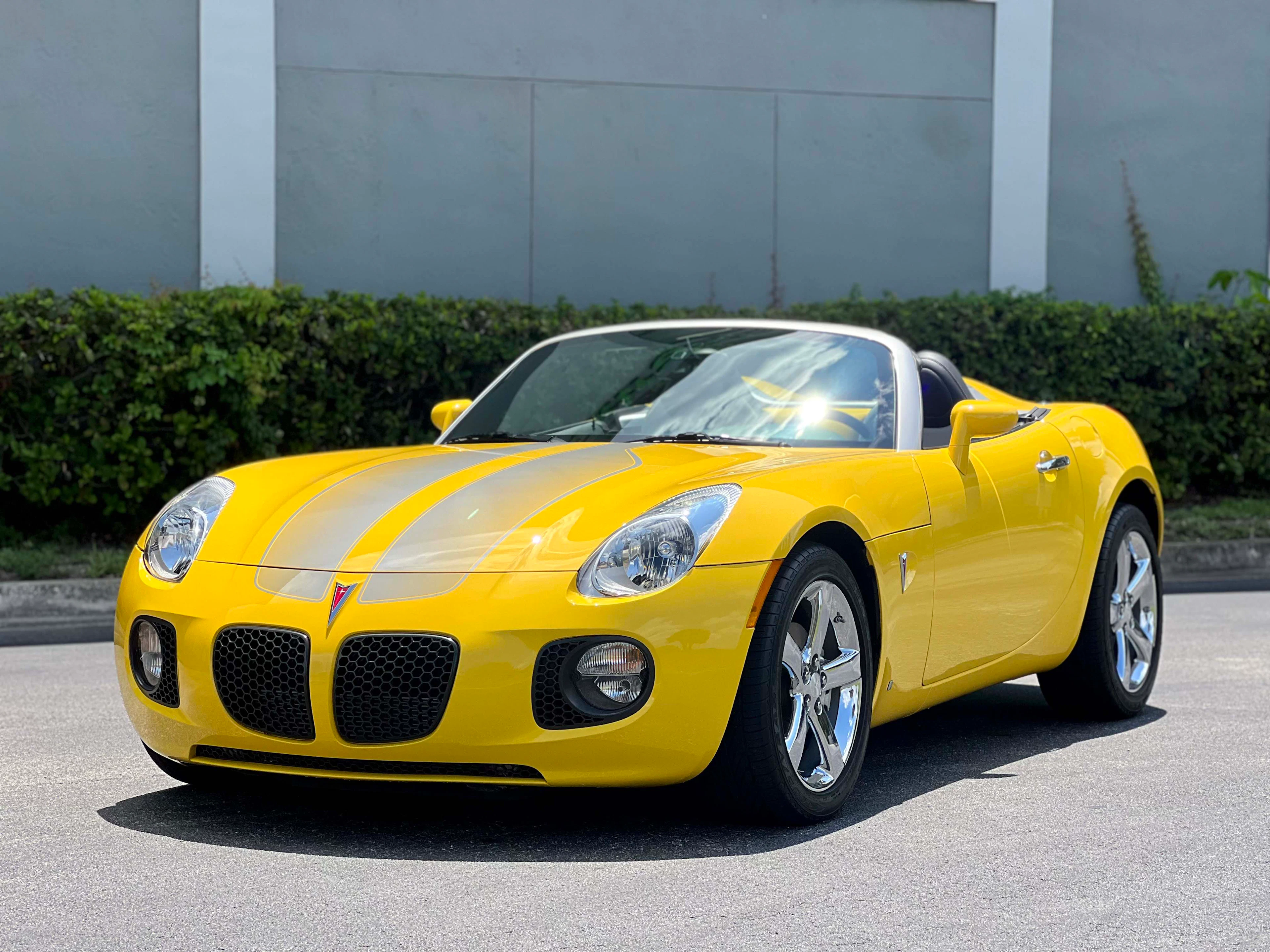 3,300-Mile 2008 Pontiac Solstice GXP SCCA T2 Champion Edition