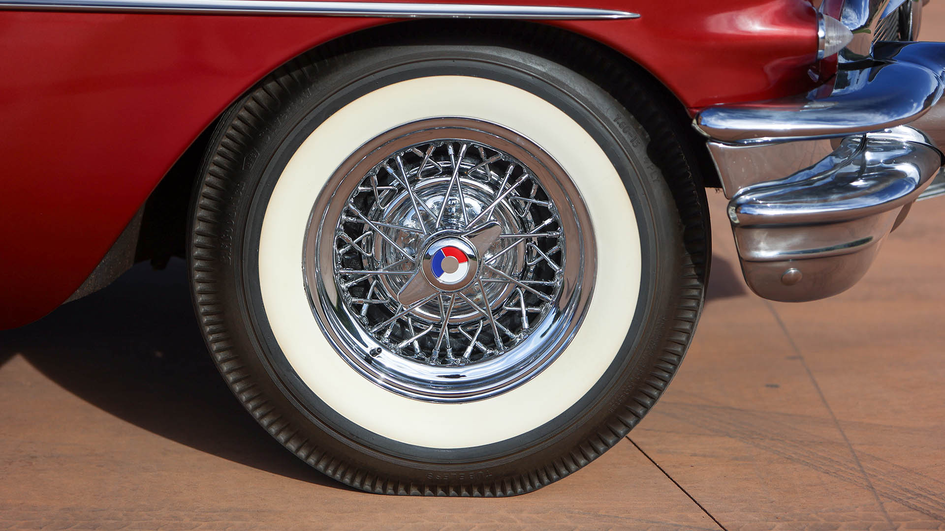 Tire treatment with white walls - Buick Riviera - Antique