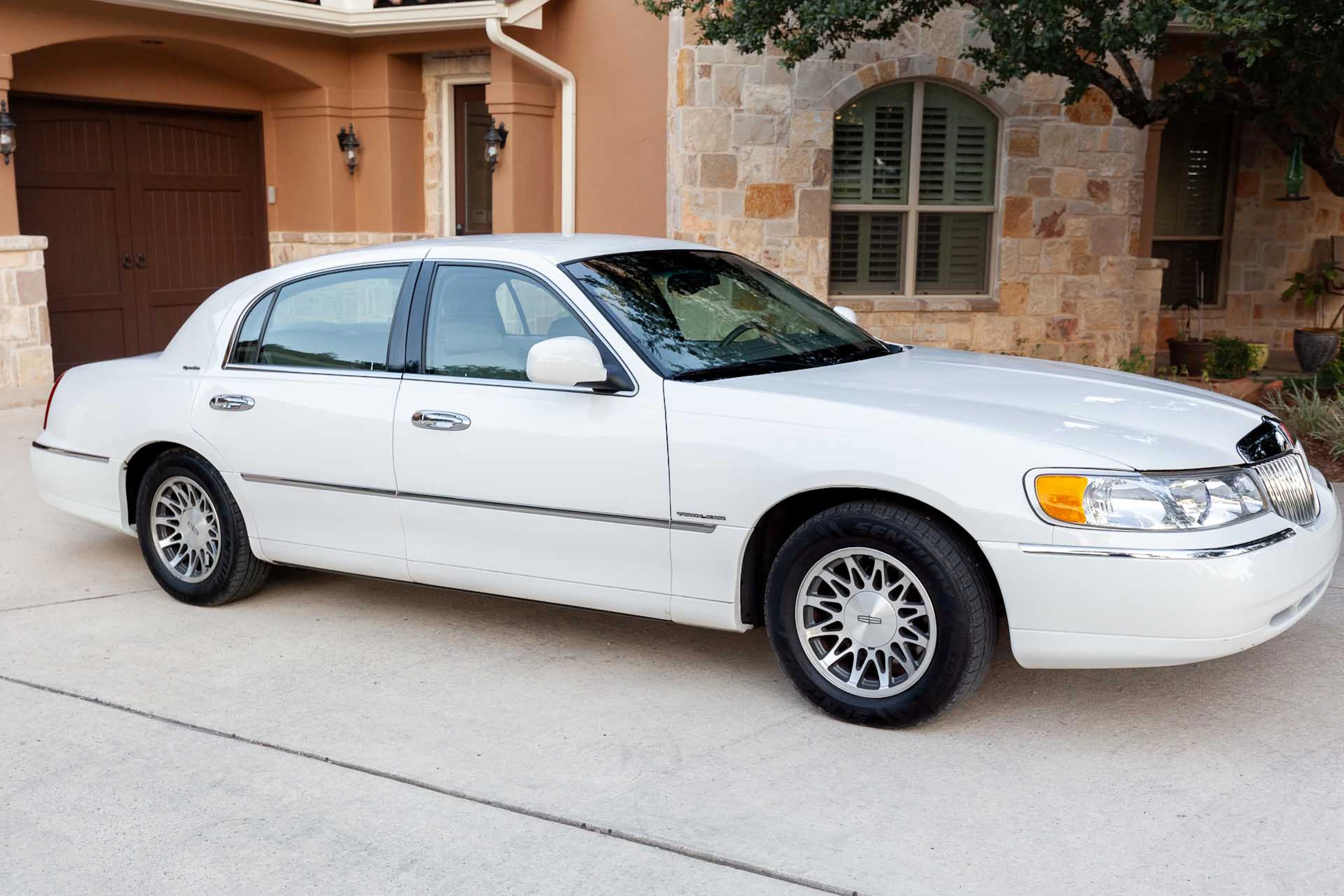 2000 Lincoln Town Car Signature Series