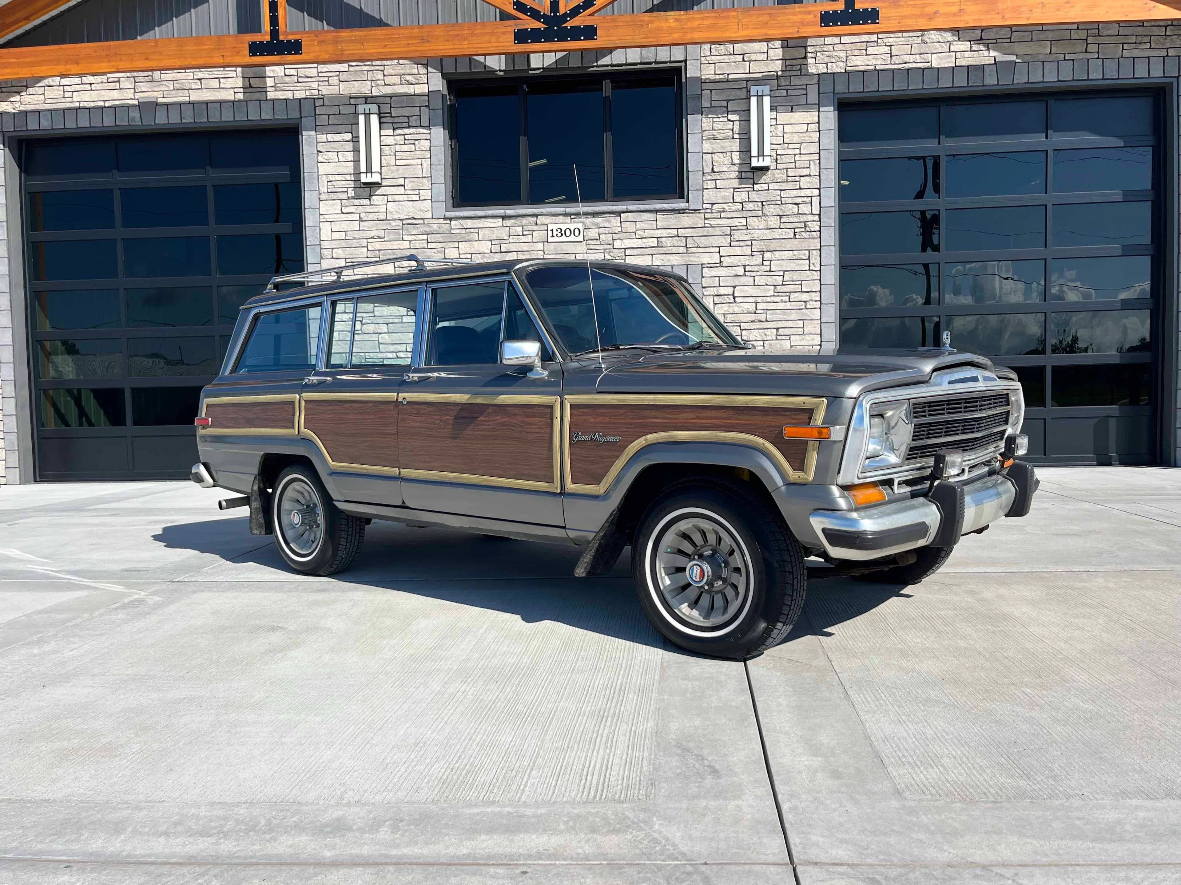 1988 Jeep Grand Wagoneer