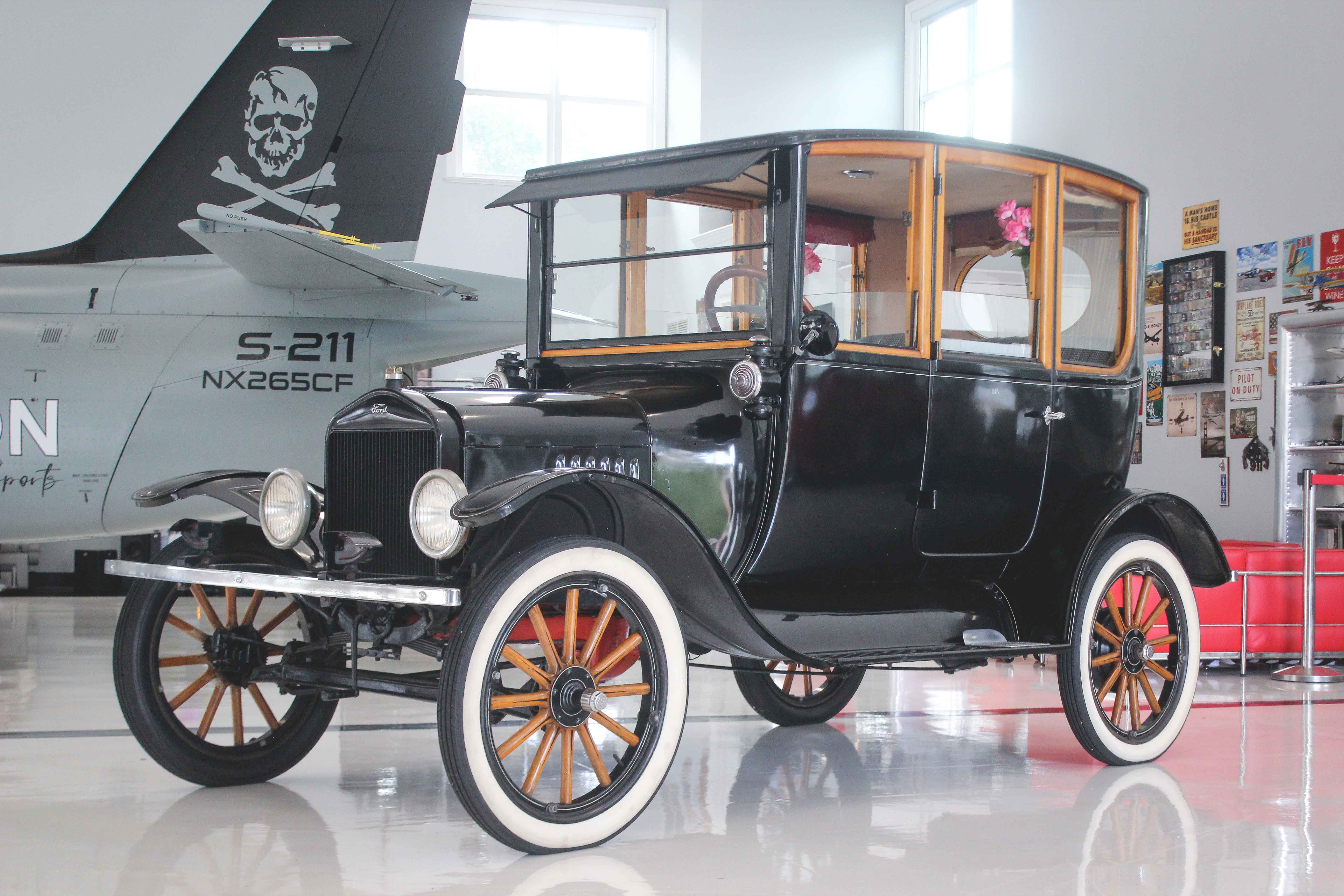 1921 Ford Model T Center Door Sedan