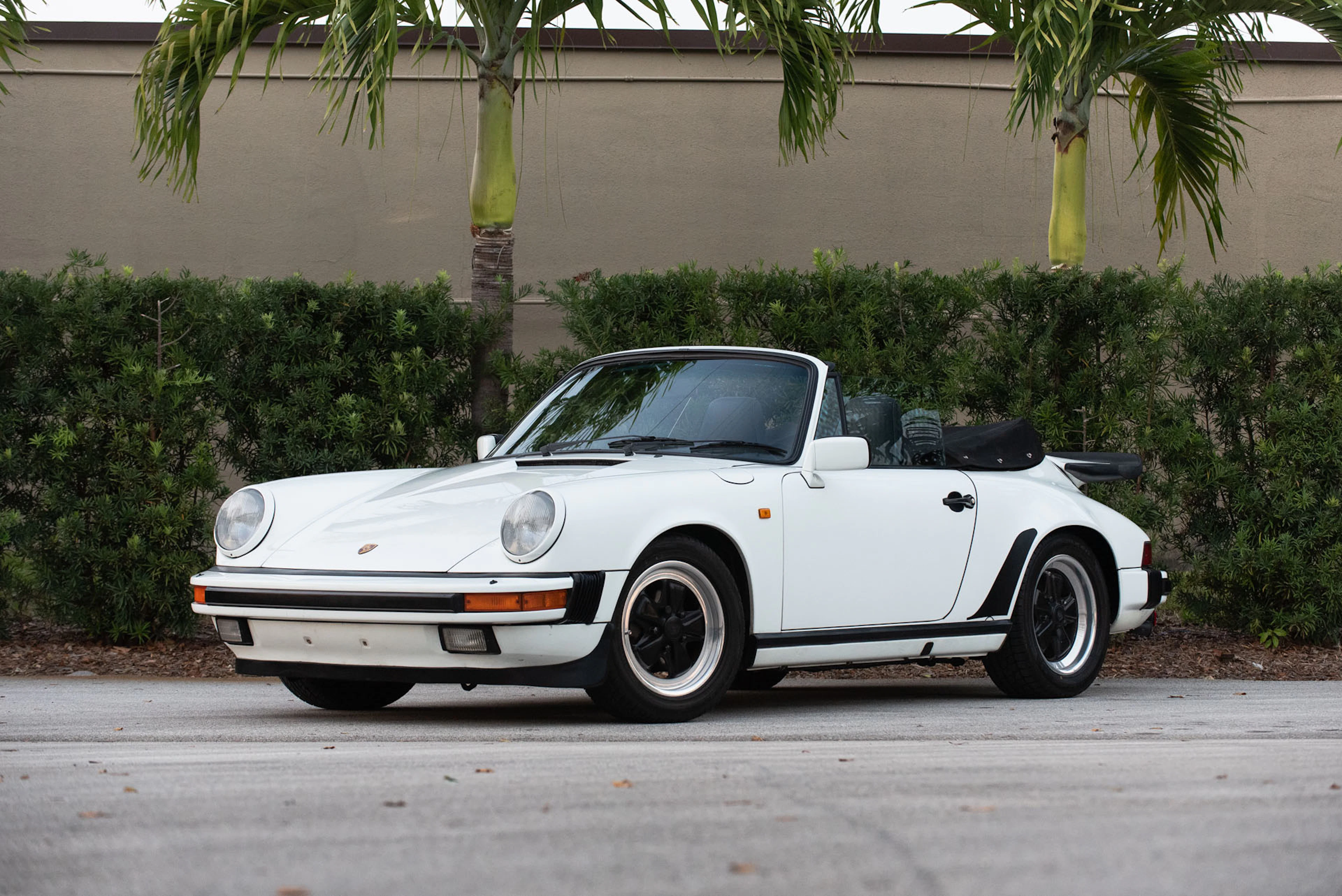 1985 Porsche 911 Carrera Cabriolet