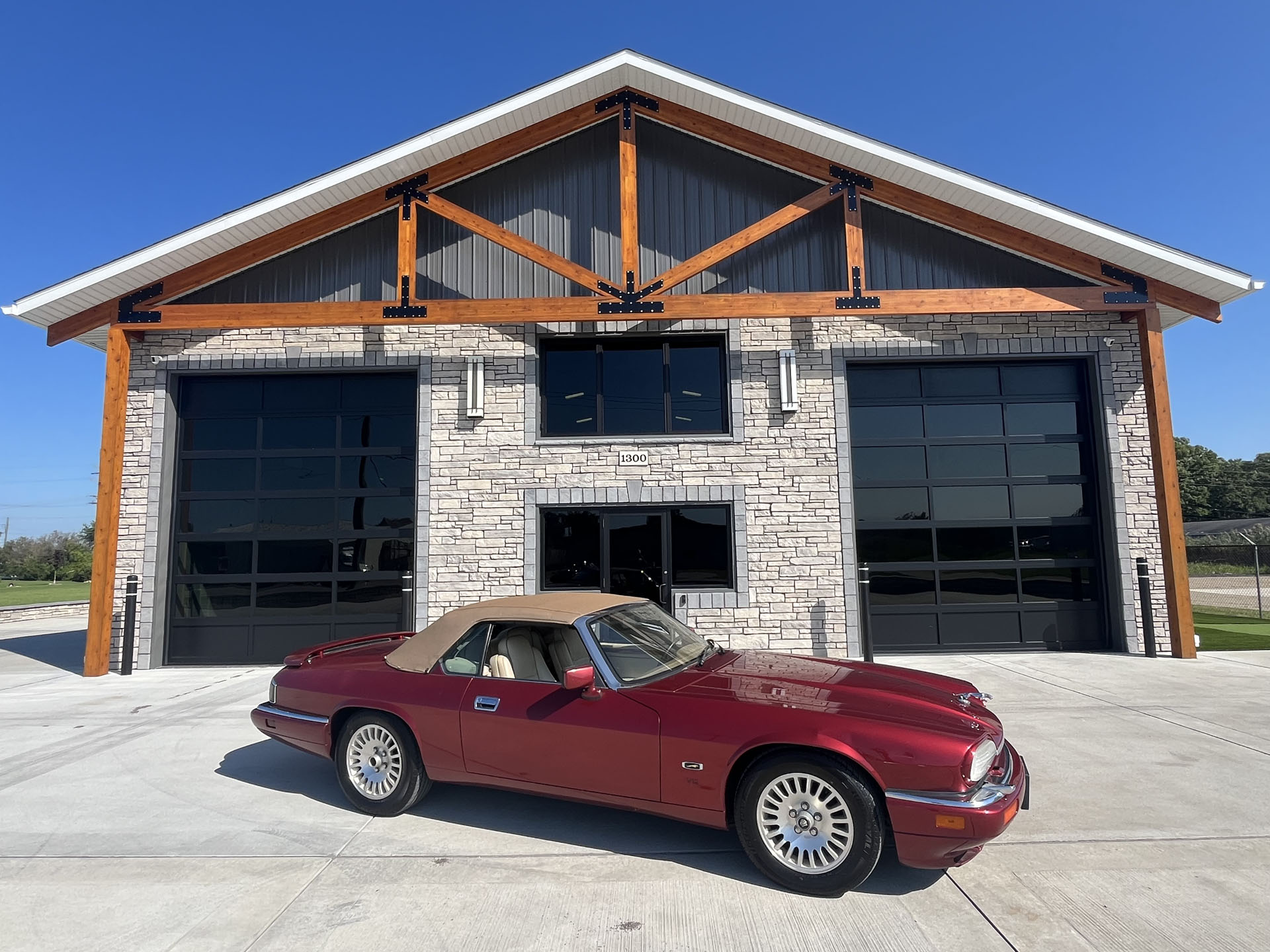 シュガー 1995 Jaguar XJS Coupe | Beverly Hills Car Club