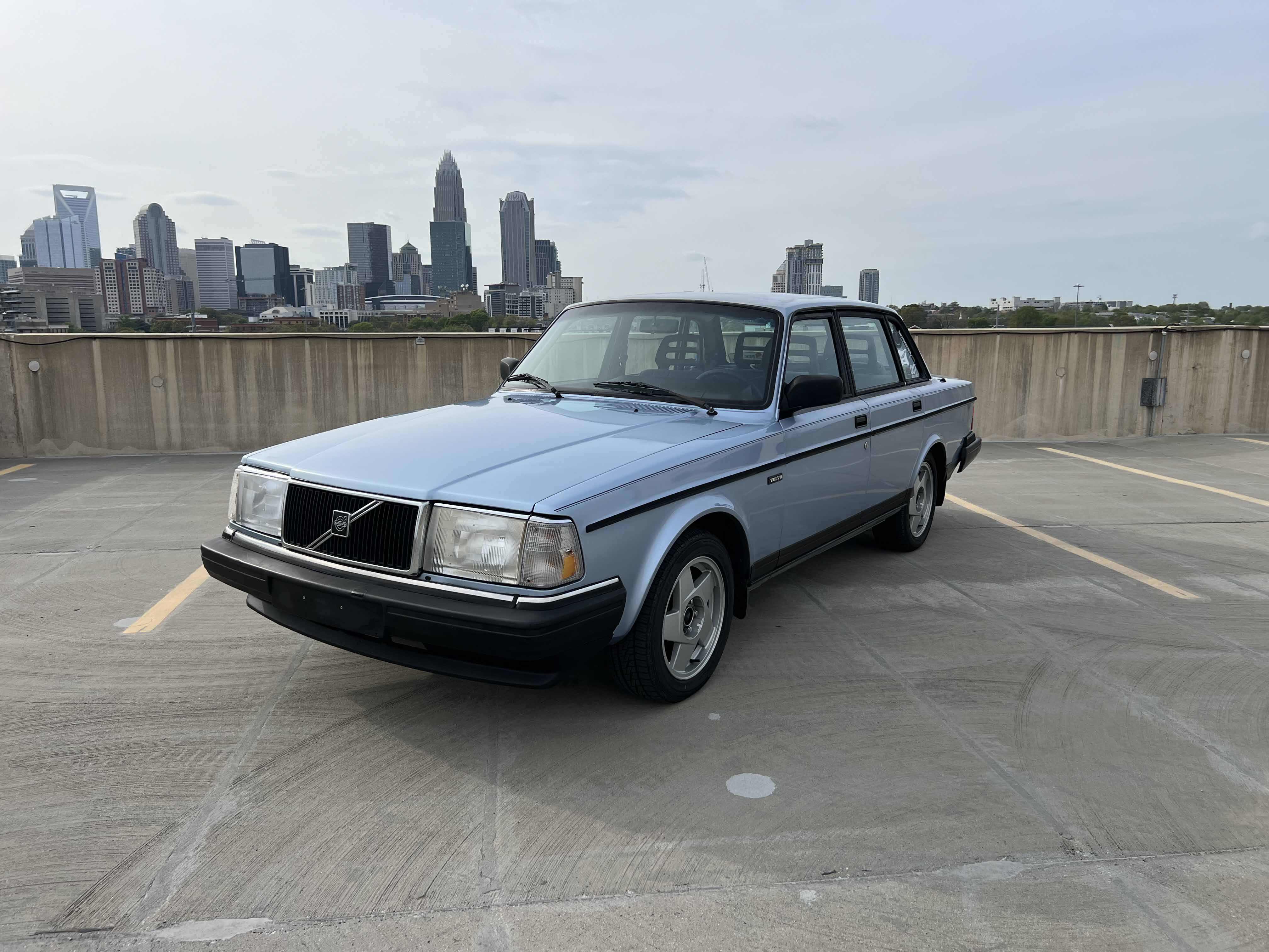 1992 Volvo 240 · Sedan 4D