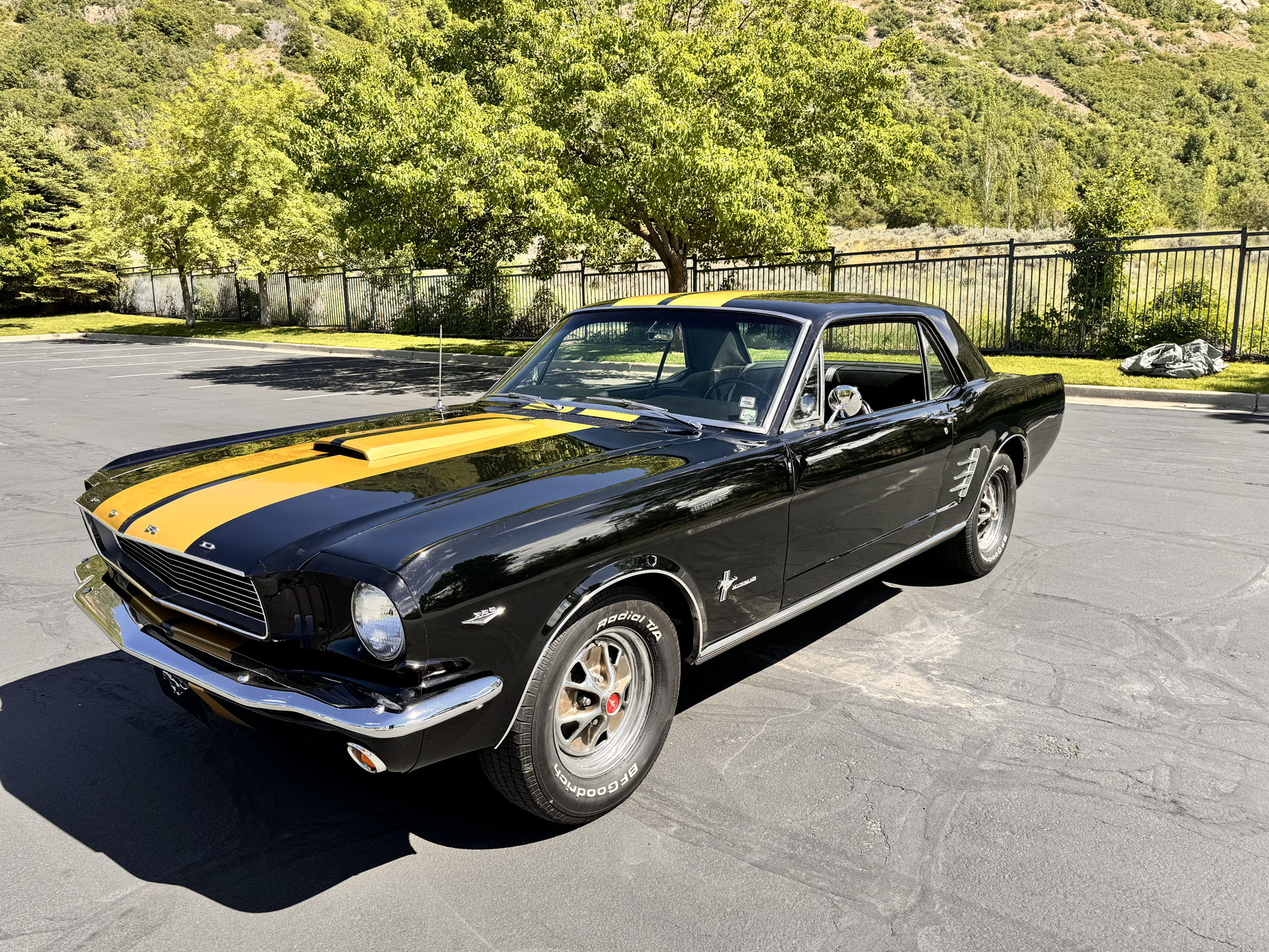 Danbury Mint 1966 Ford Mustang Hardtop Coupe Burgundy/Black