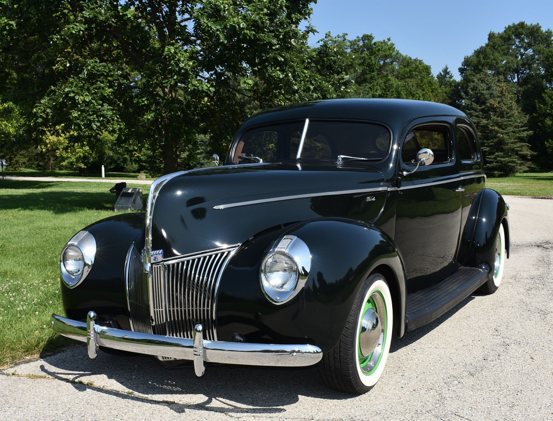 1940 Ford Standard Tudor Street Rod