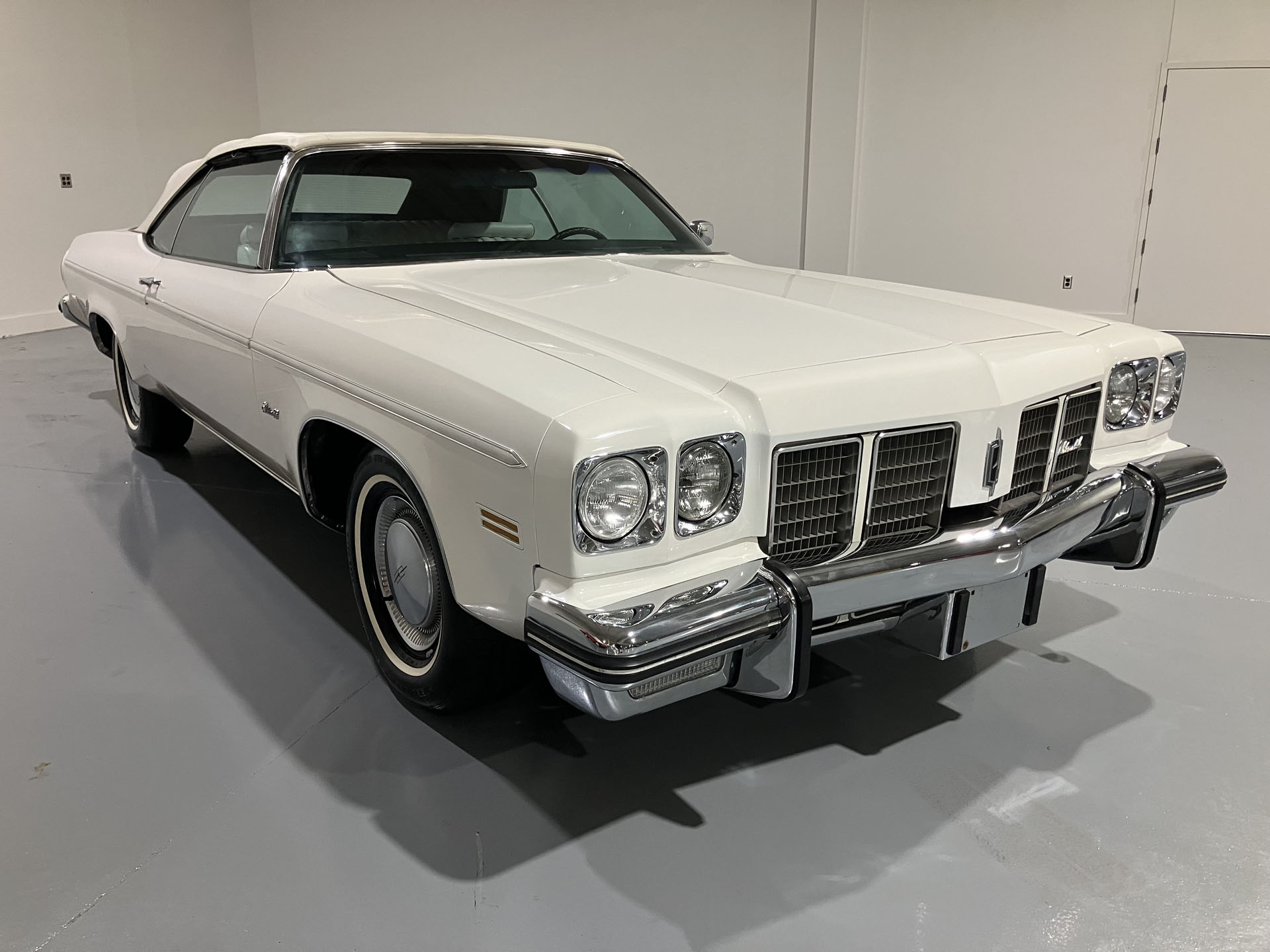 1975 Oldsmobile Delta 88 Royale Convertible
