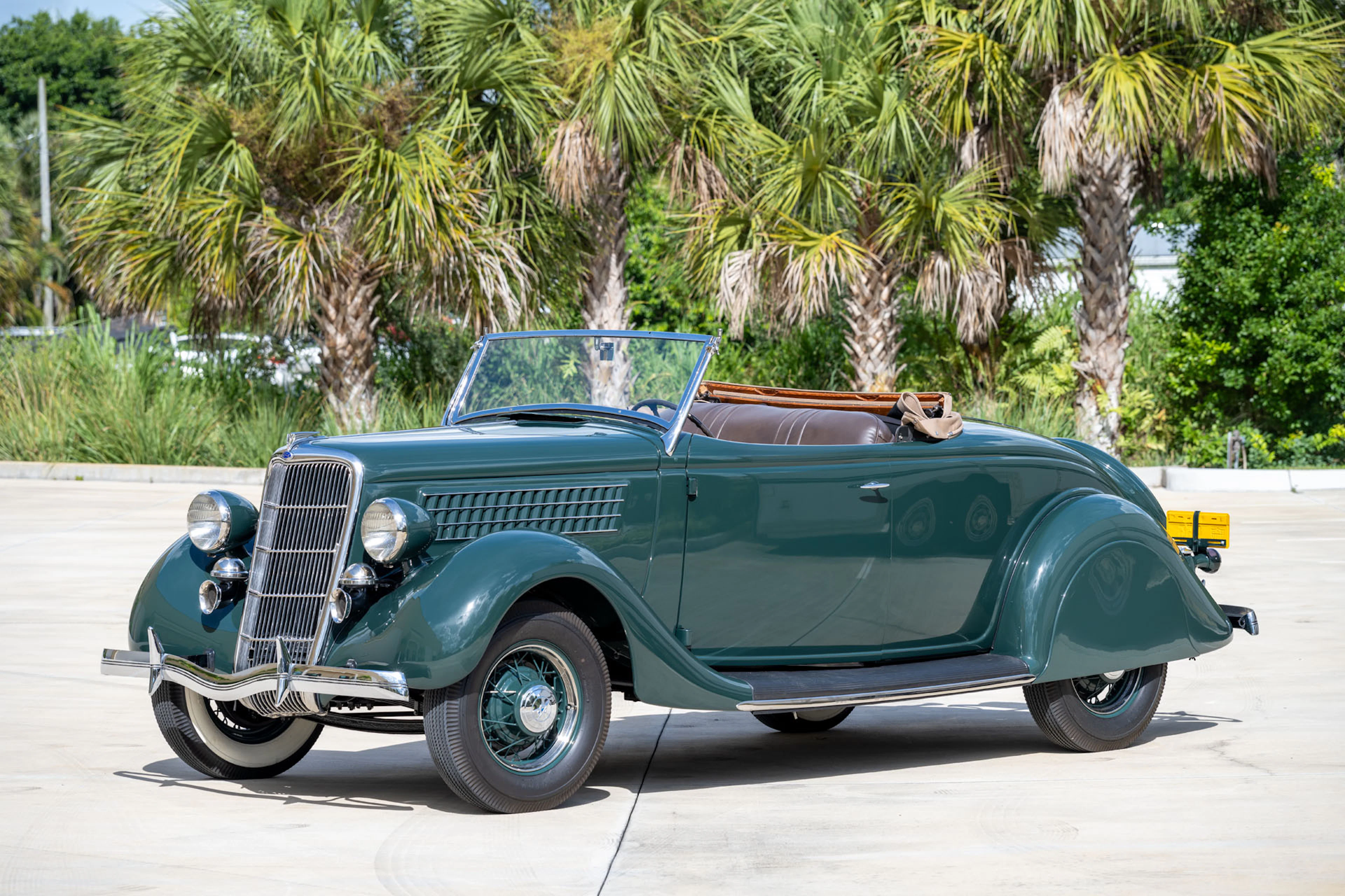 1935 Ford Model 48 Deluxe Roadster