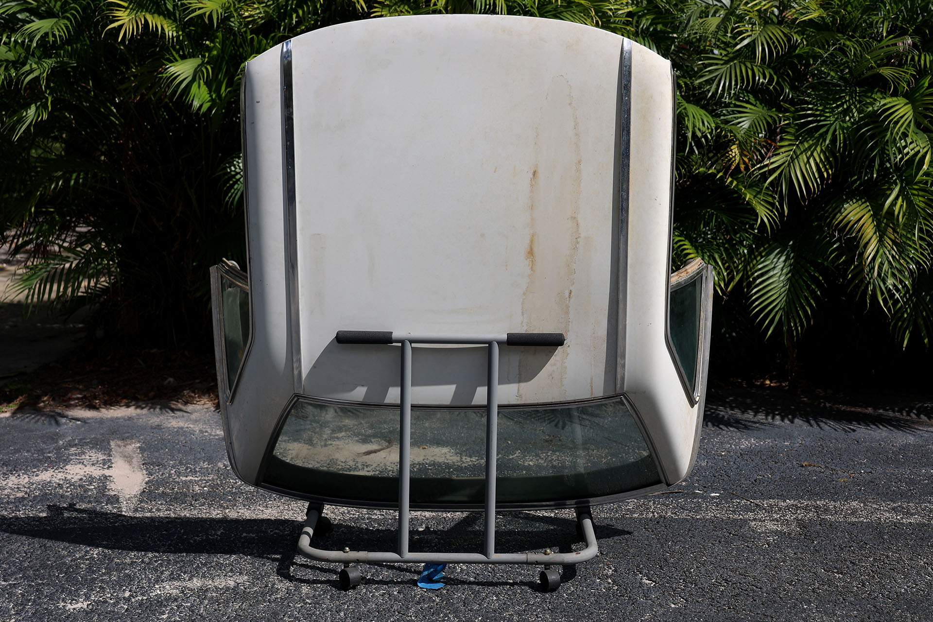 R107-Generation Mercedes-Benz SL Hardtop in Classic White (737) 